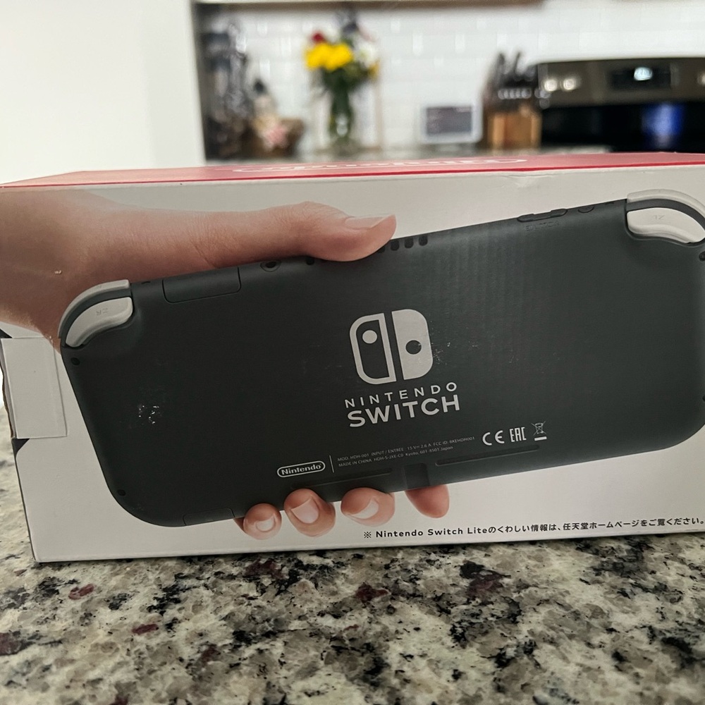 Nintendo Switch in Charcoal Gray - Picture 2 of 3